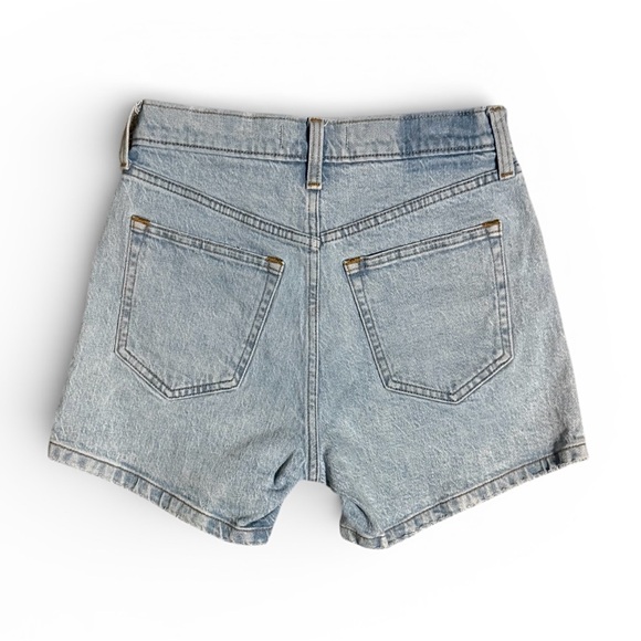 Abercrombie & Fitch The 4” Mom High Waist Light Wash Denim Short Size 25 - Picture 2 of 11
